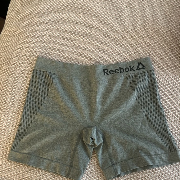 Reebok NWOT size large grey women’s spandex shorts exercise shorts - Picture 6 of 6